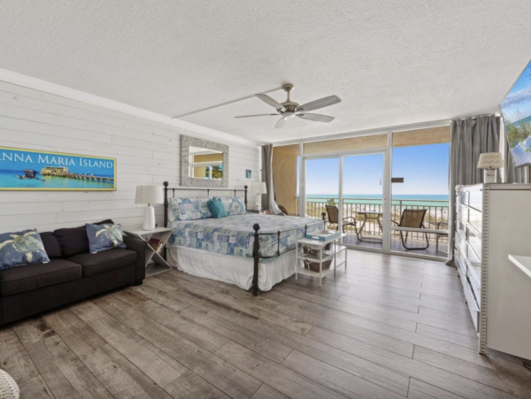 Beachfront Studio Beautiful Gulf Views